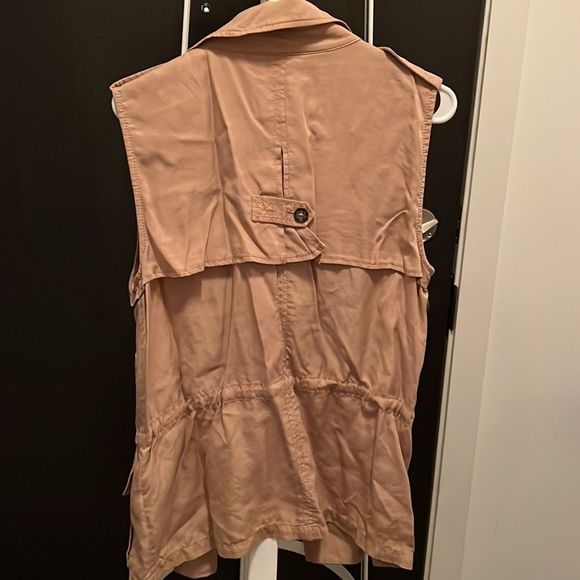 Banana republic safari style tan vest - size medium - Picture 3 of 3